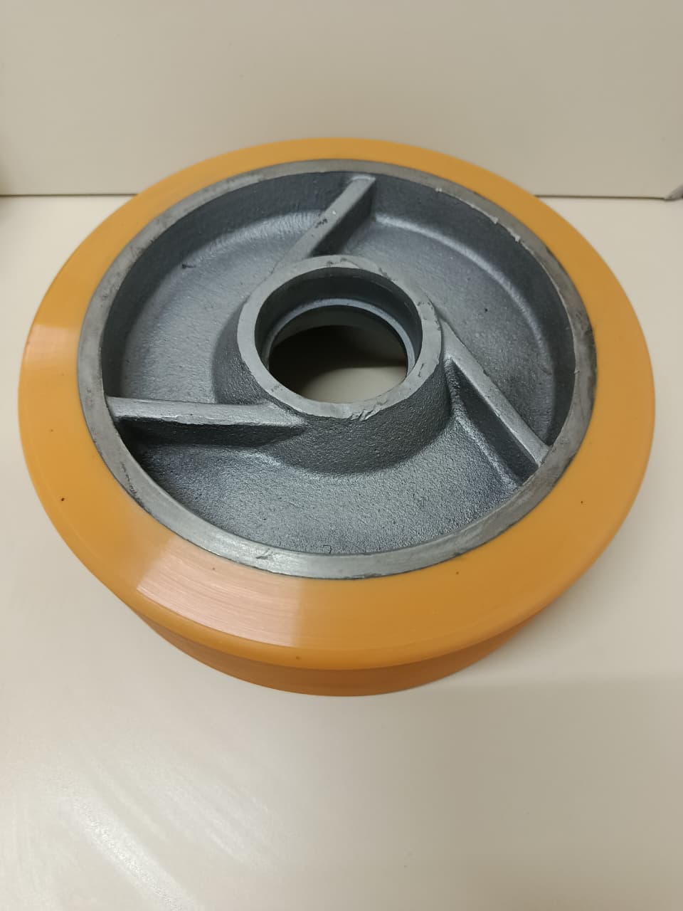 Roda de poliuretano modelo PT